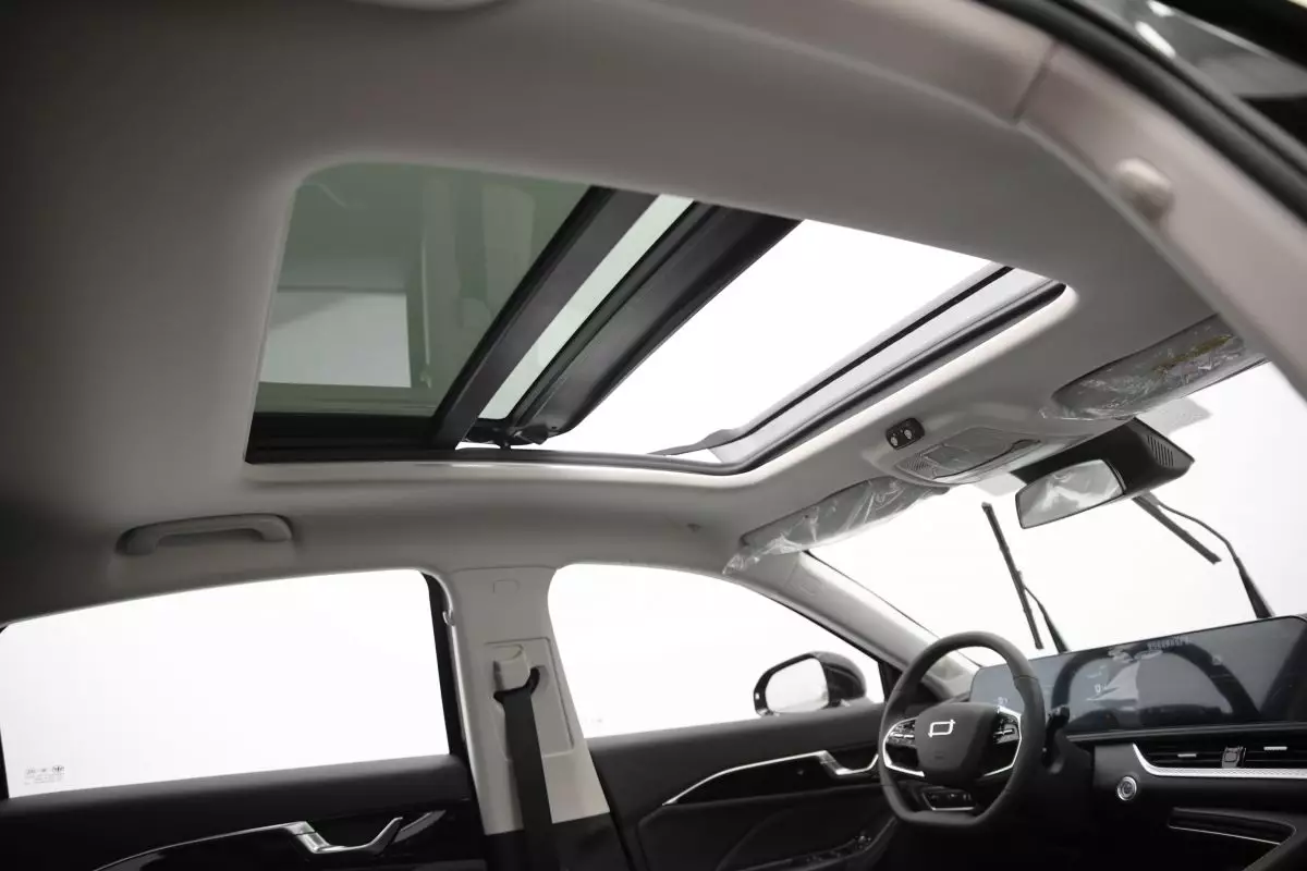 Автосалон: Bestune B70 New