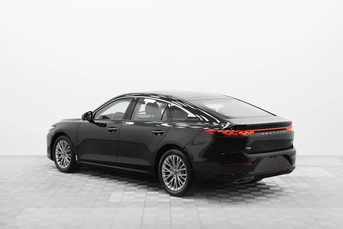 Автосалон: Bestune B70 New