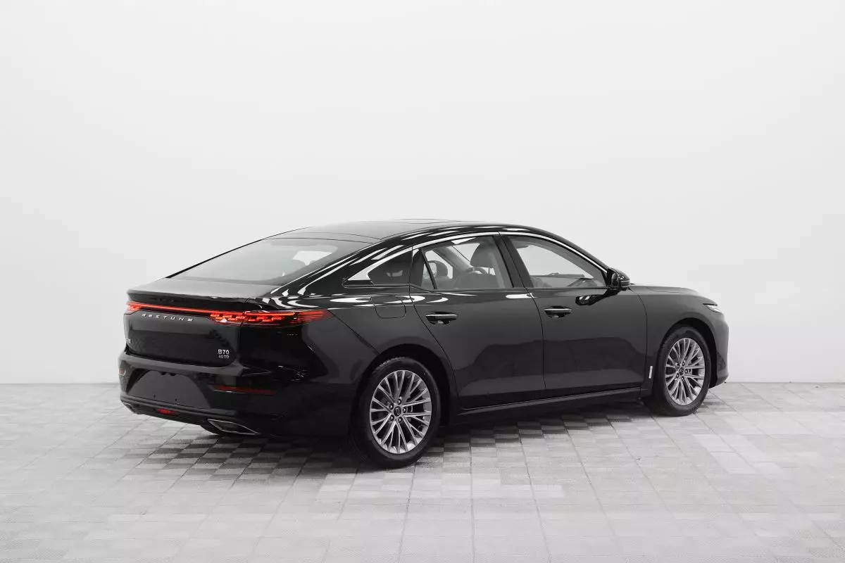 Автосалон: Bestune B70 New