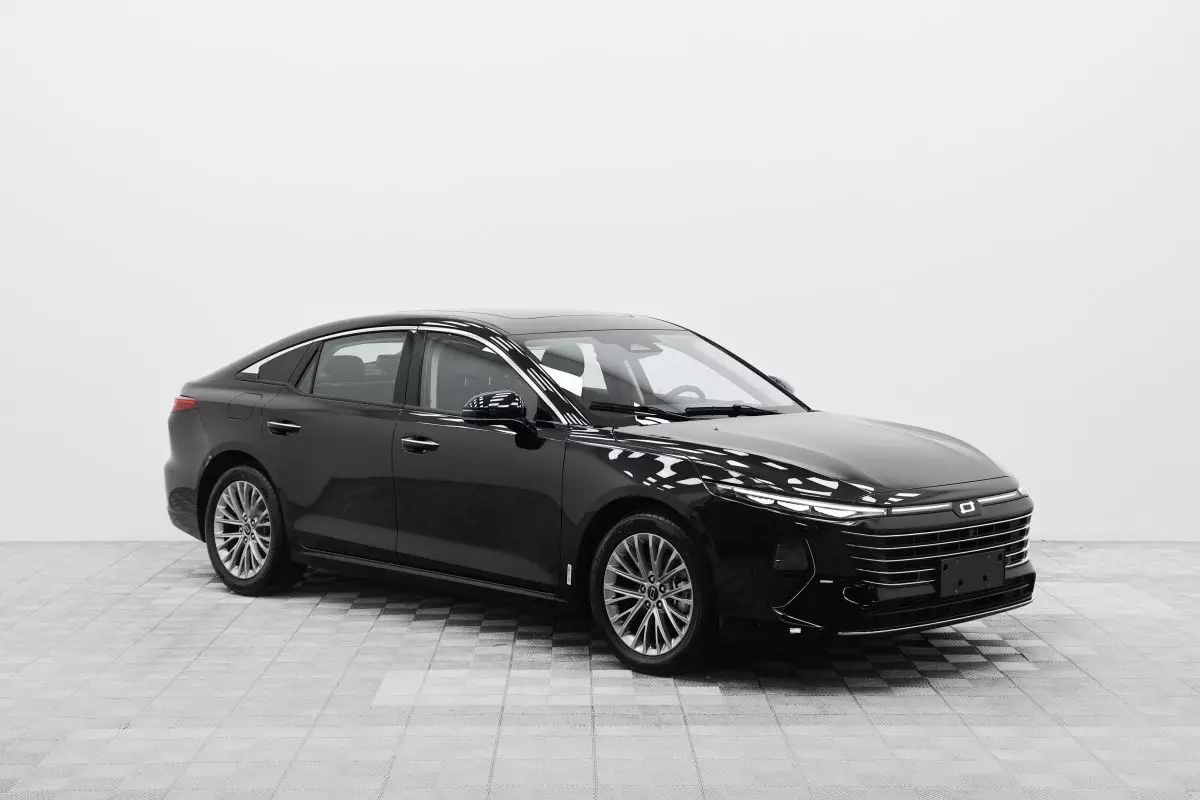 Автосалон: Bestune B70 New