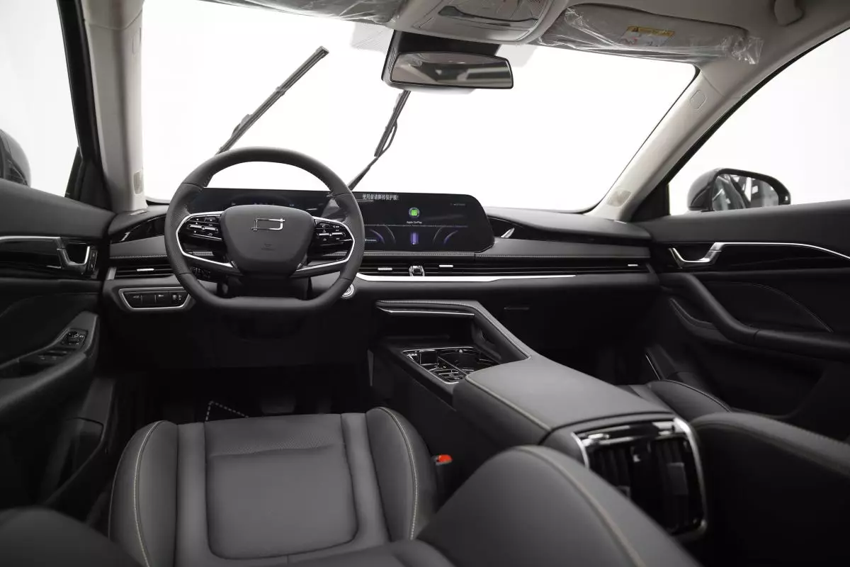Автосалон: Bestune B70 New