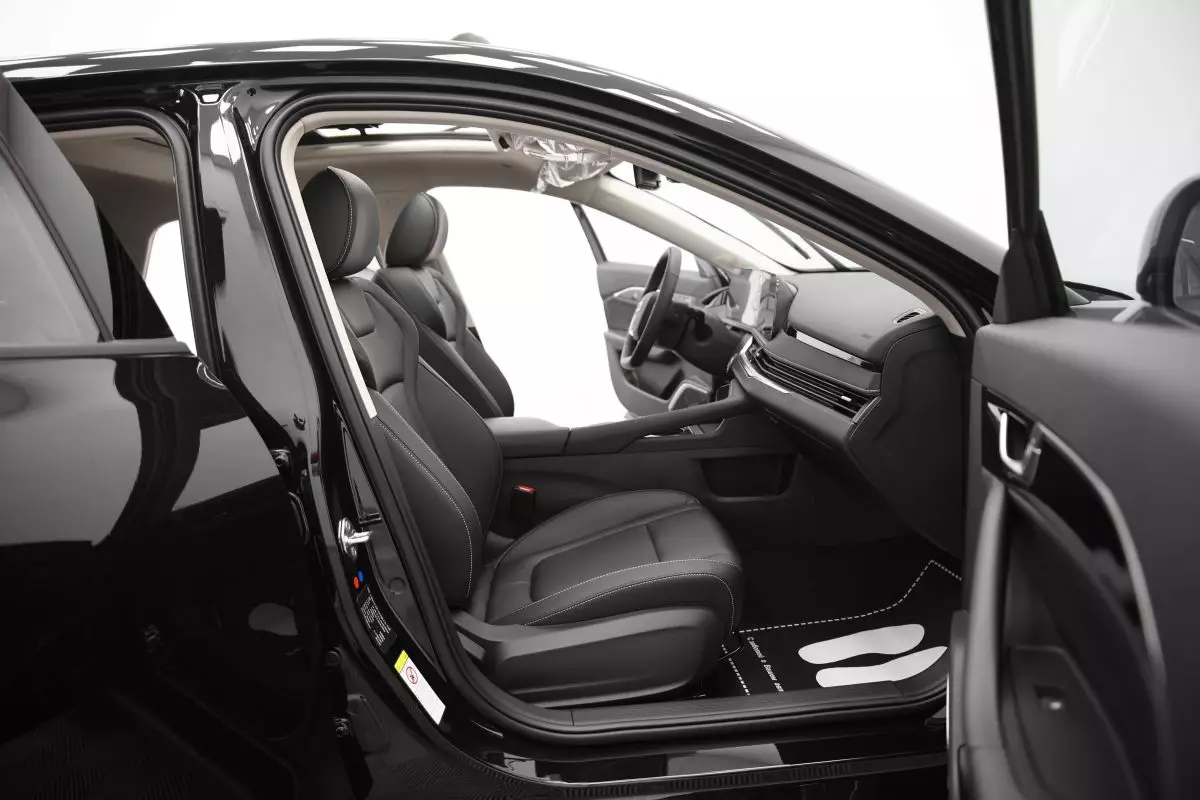 Автосалон: Bestune B70 New
