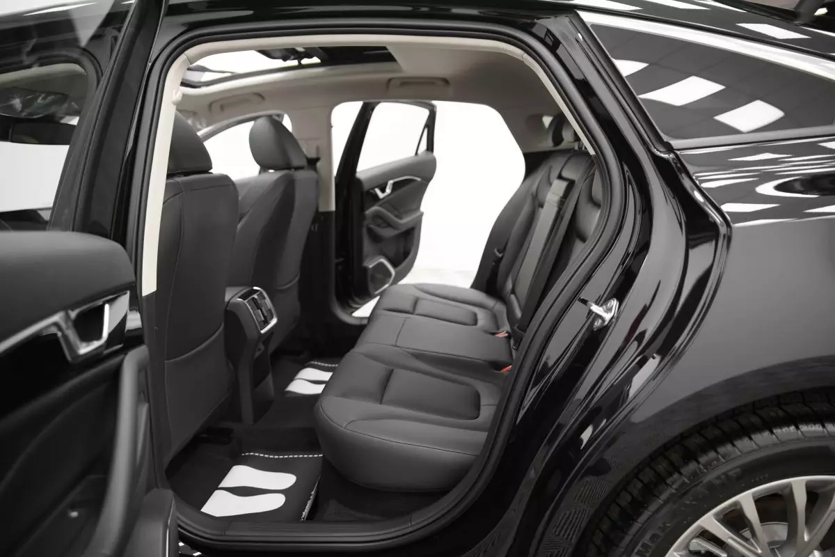 Автосалон: Bestune B70 New