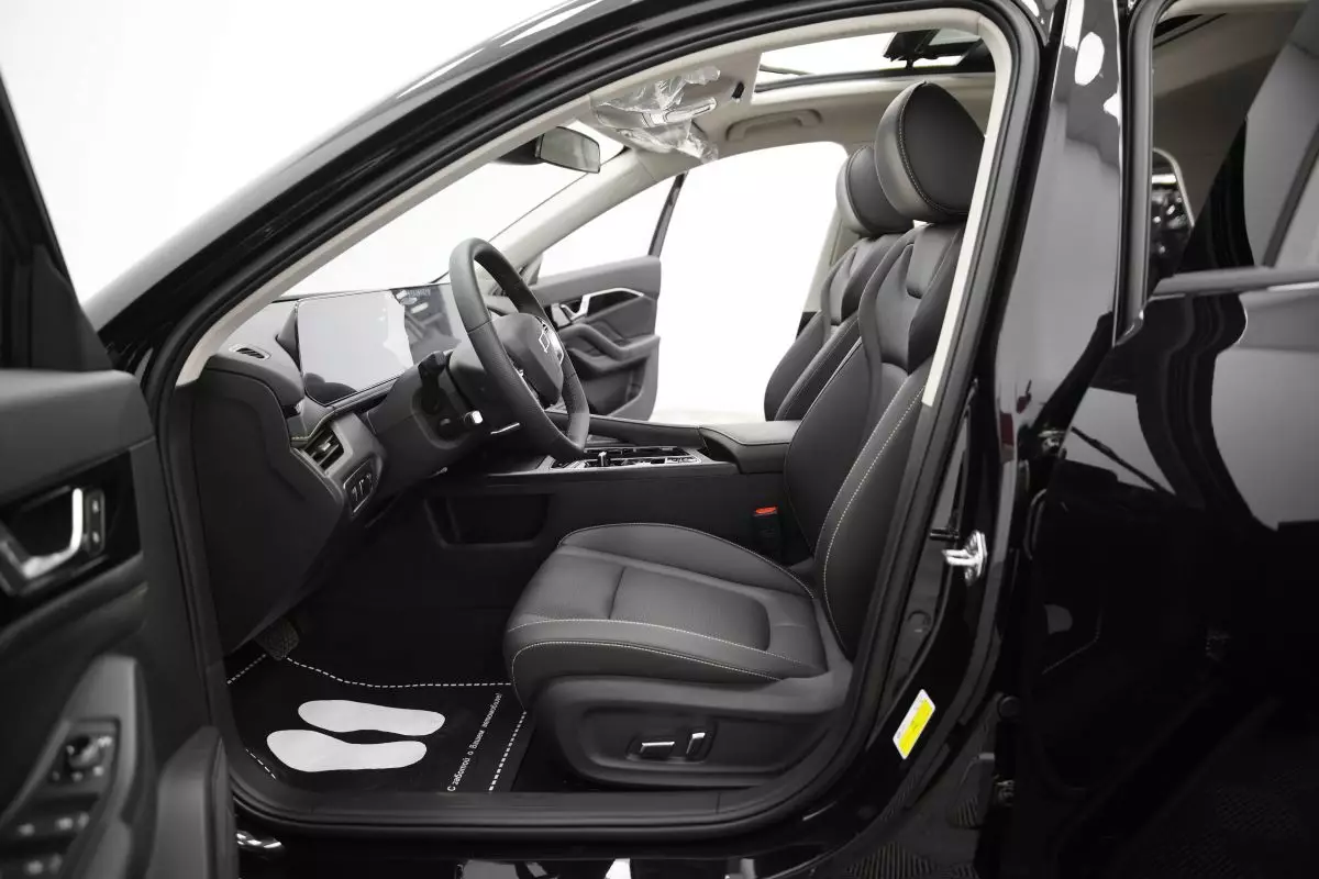 Автосалон: Bestune B70 New