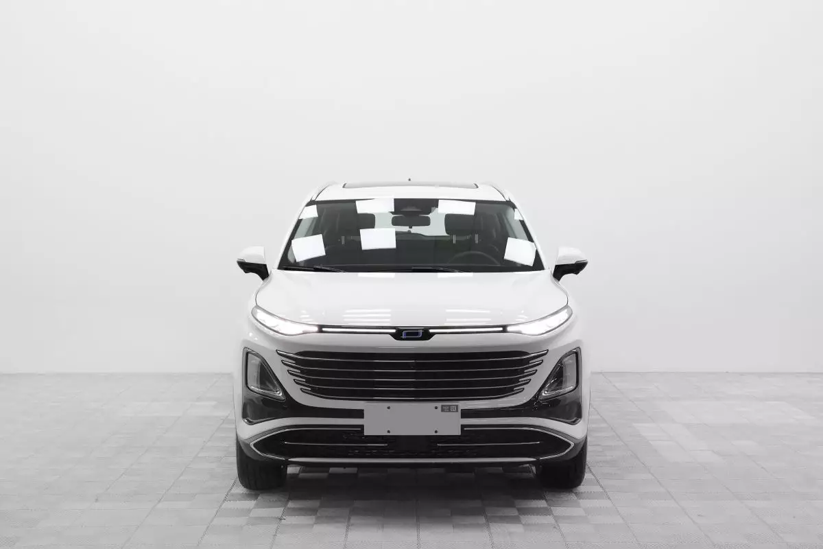 Автосалон: Bestune T90