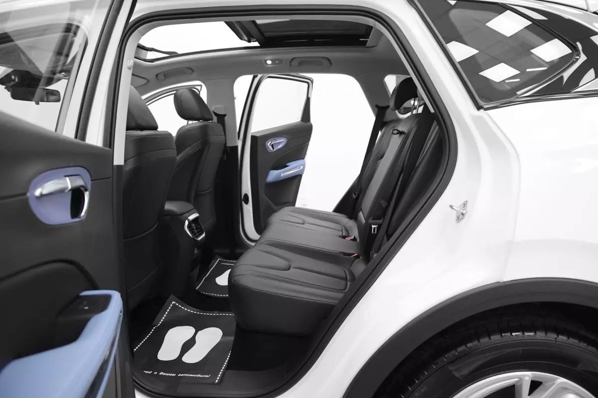 Автосалон: Bestune T90