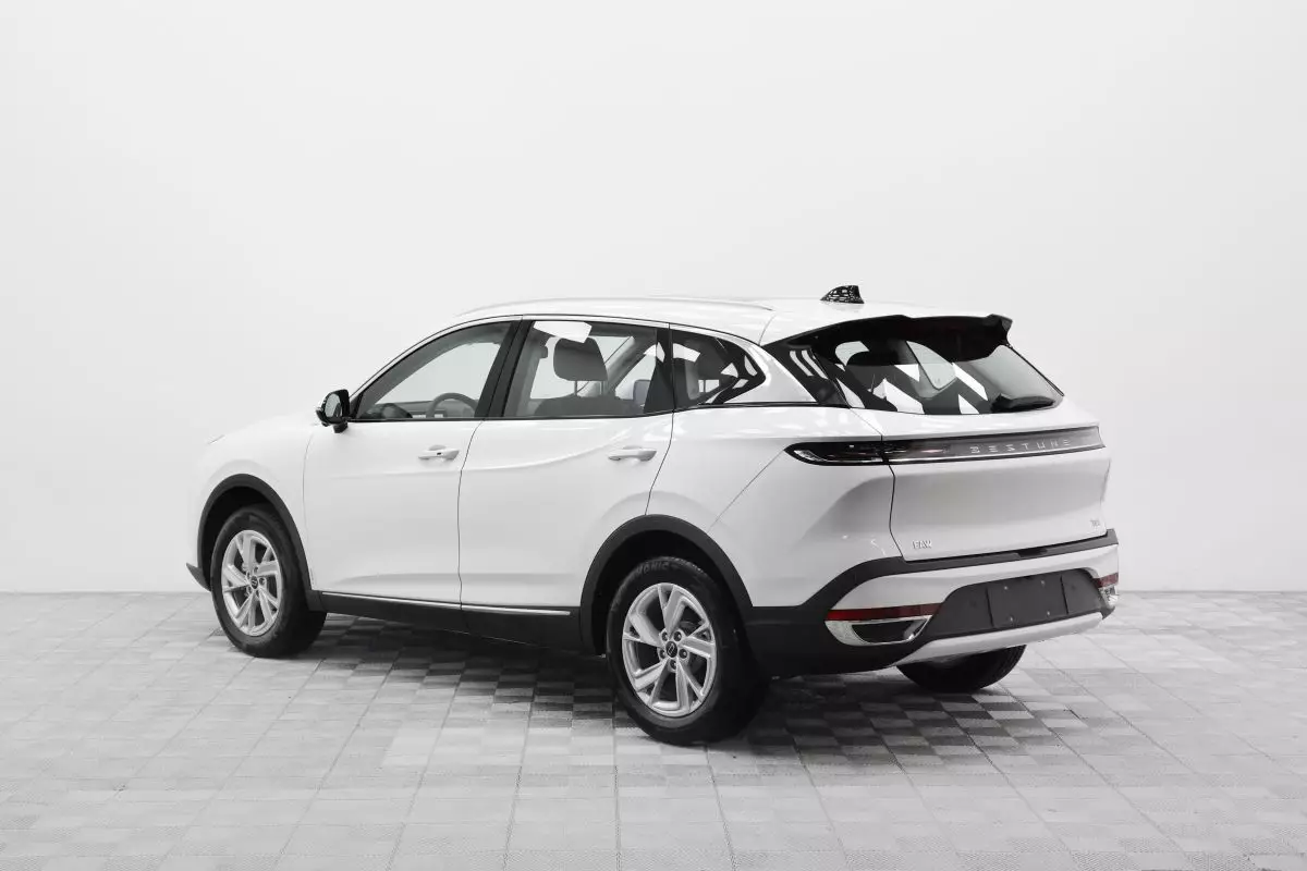 Автосалон: Bestune T90