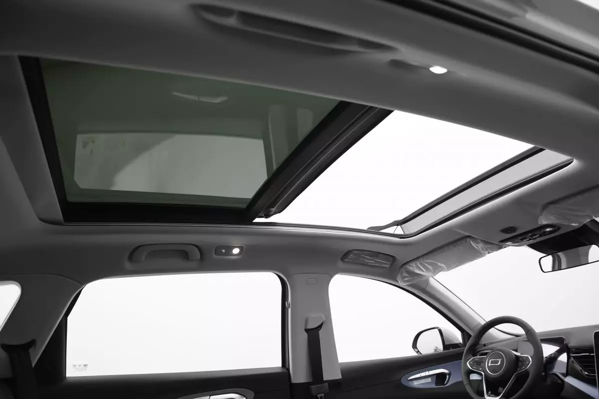 Автосалон: Bestune T90