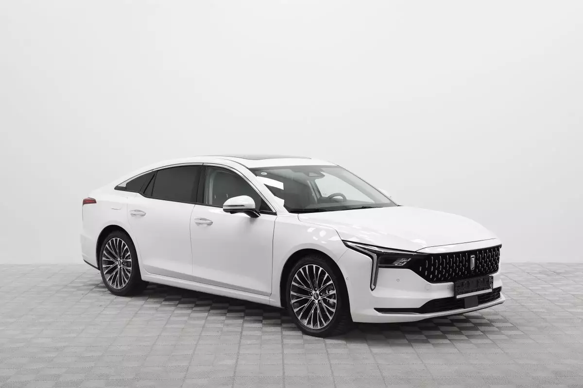 Автосалон: Bestune B70