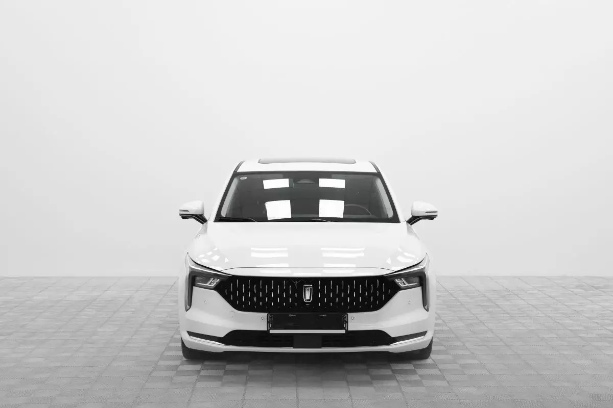 Автосалон: Bestune B70