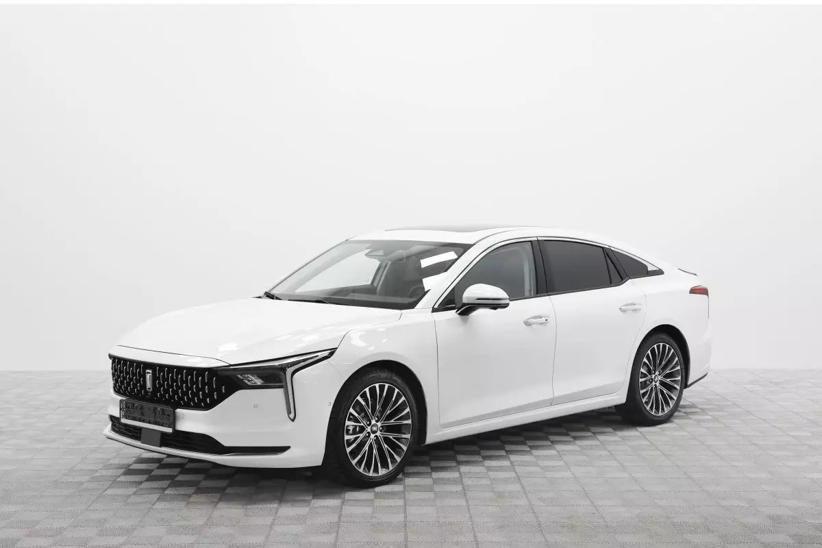 Автосалон: Bestune B70