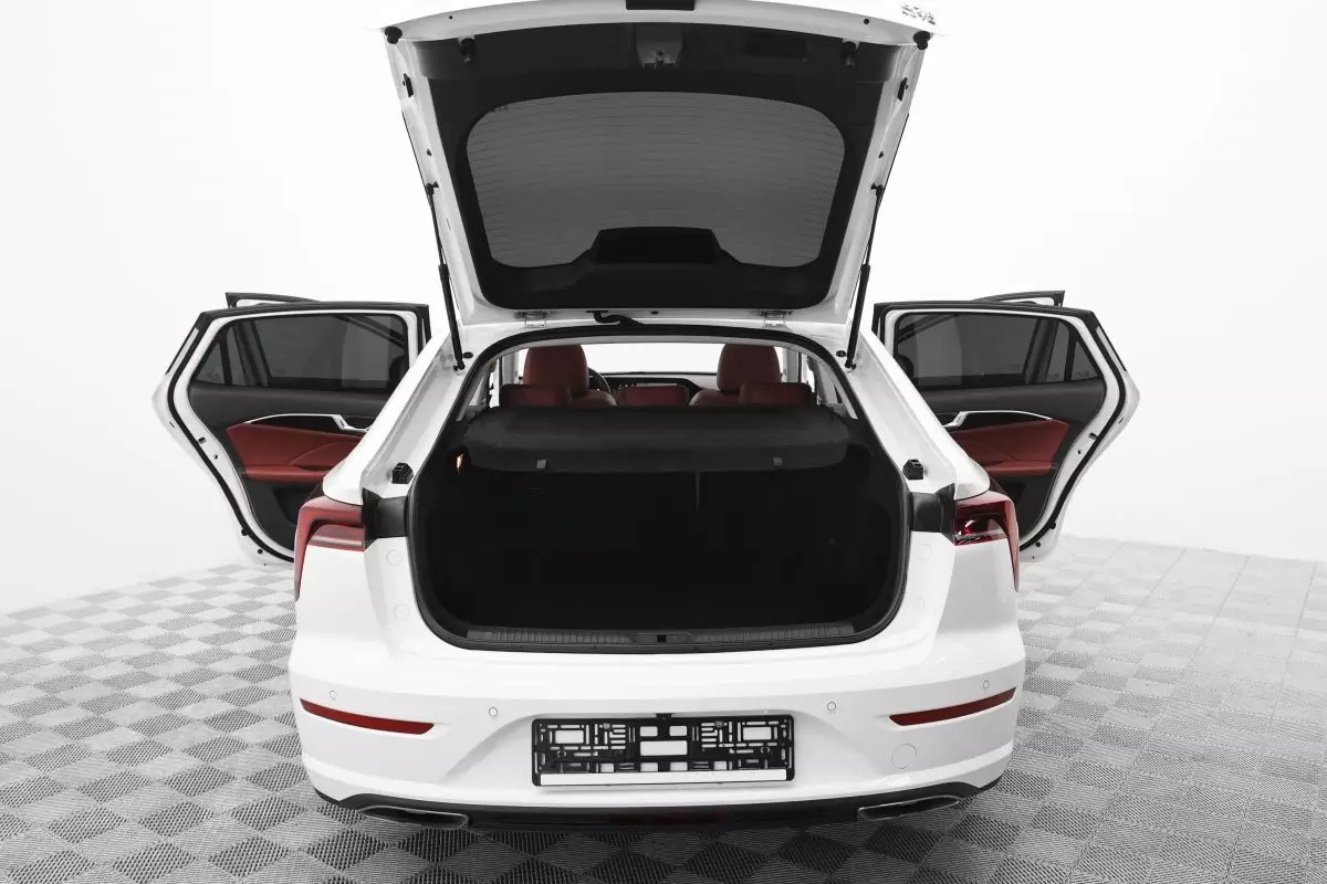 Автосалон: Bestune B70