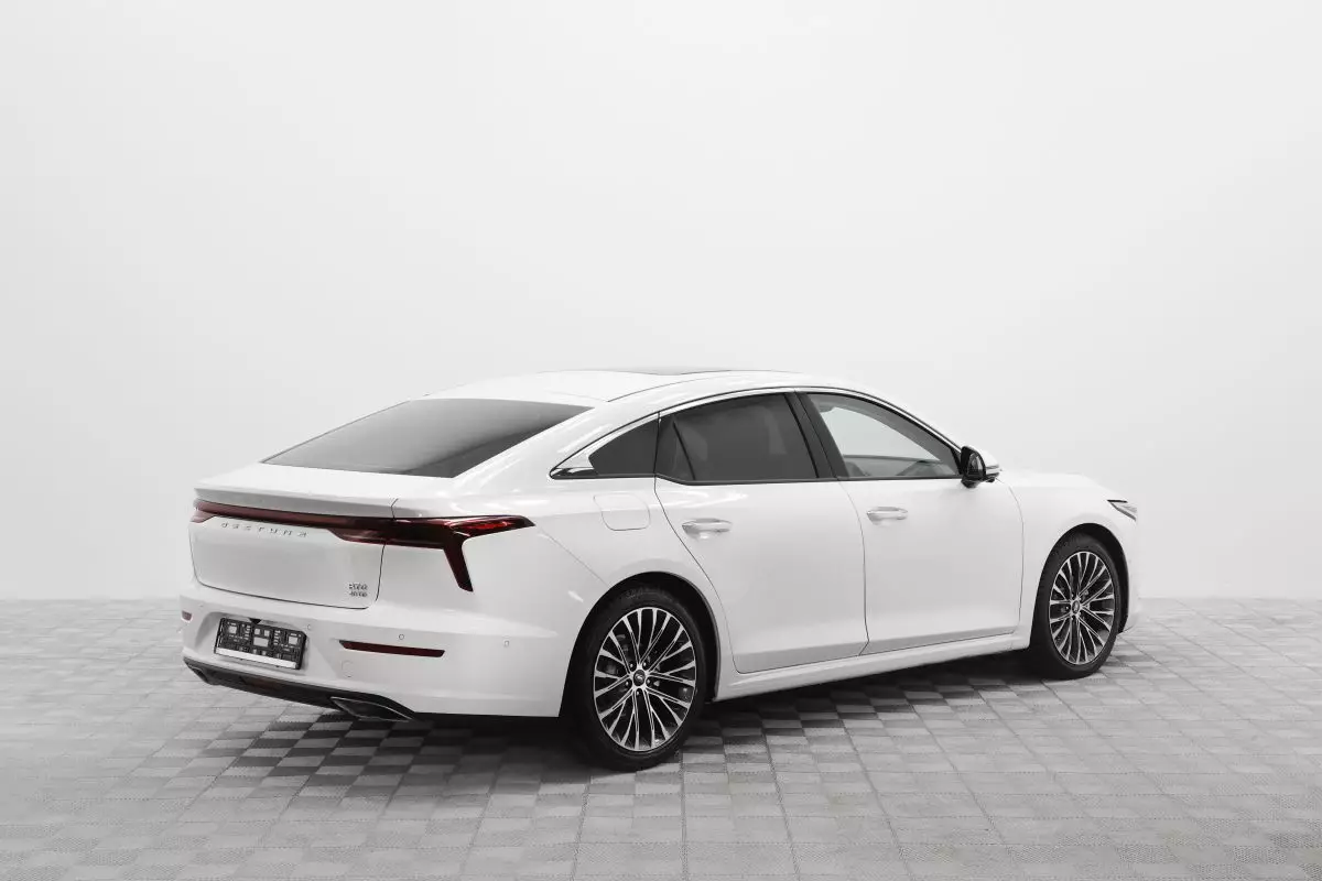 Автосалон: Bestune B70