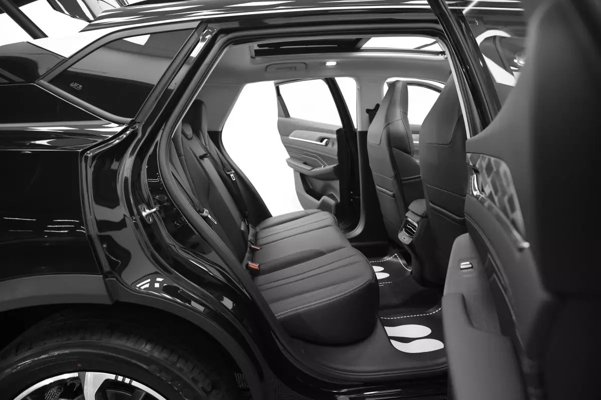 Автосалон: Dongfeng Mage
