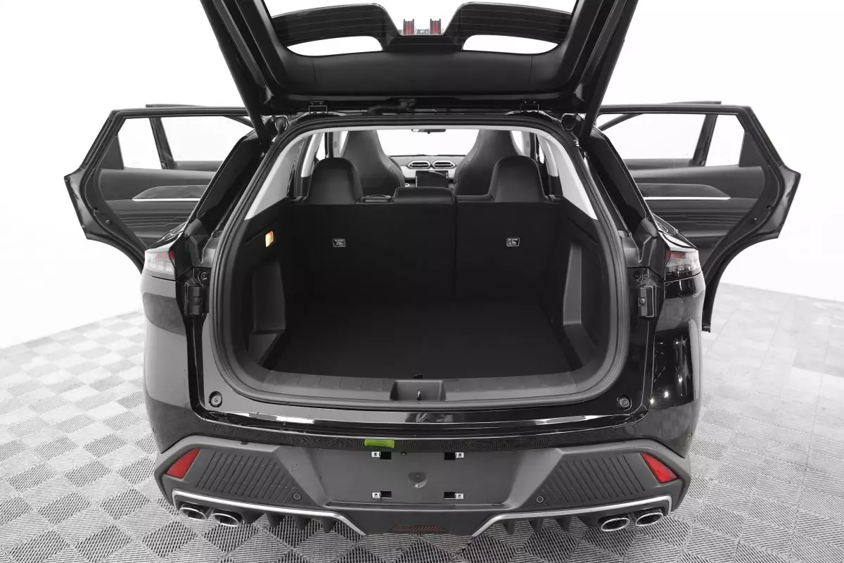Автосалон: Dongfeng Mage