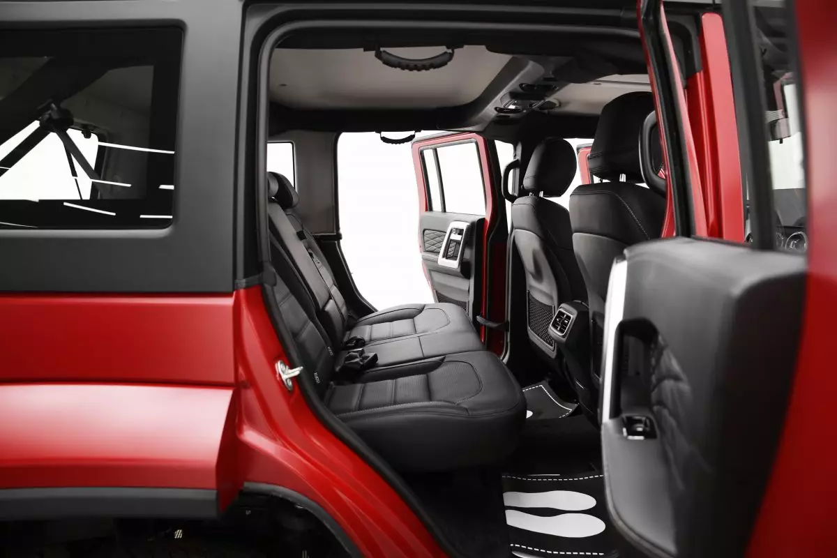 Автосалон: Baic BJ40