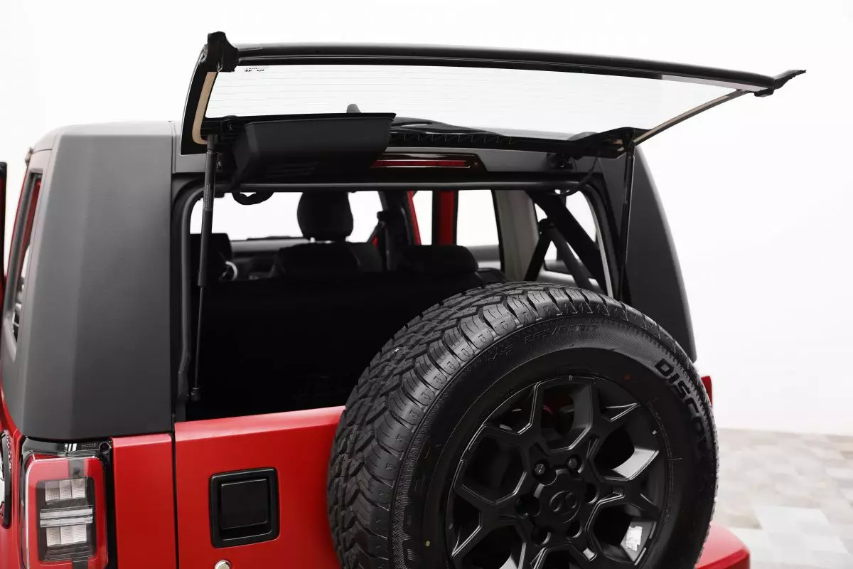 Автосалон: Baic BJ40