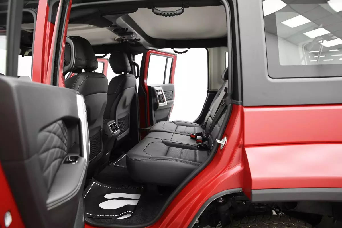 Автосалон: Baic BJ40