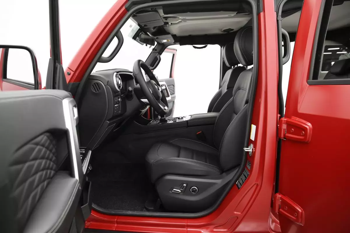 Автосалон: Baic BJ40