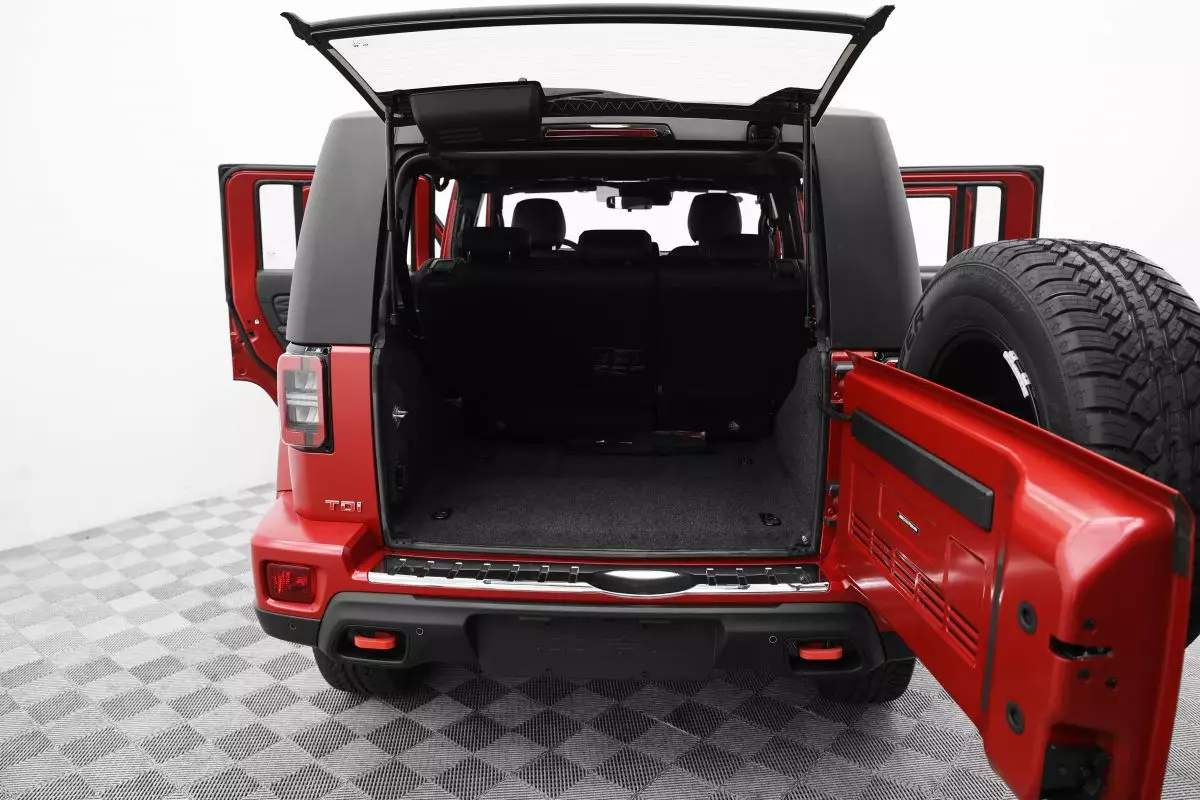 Автосалон: Baic BJ40
