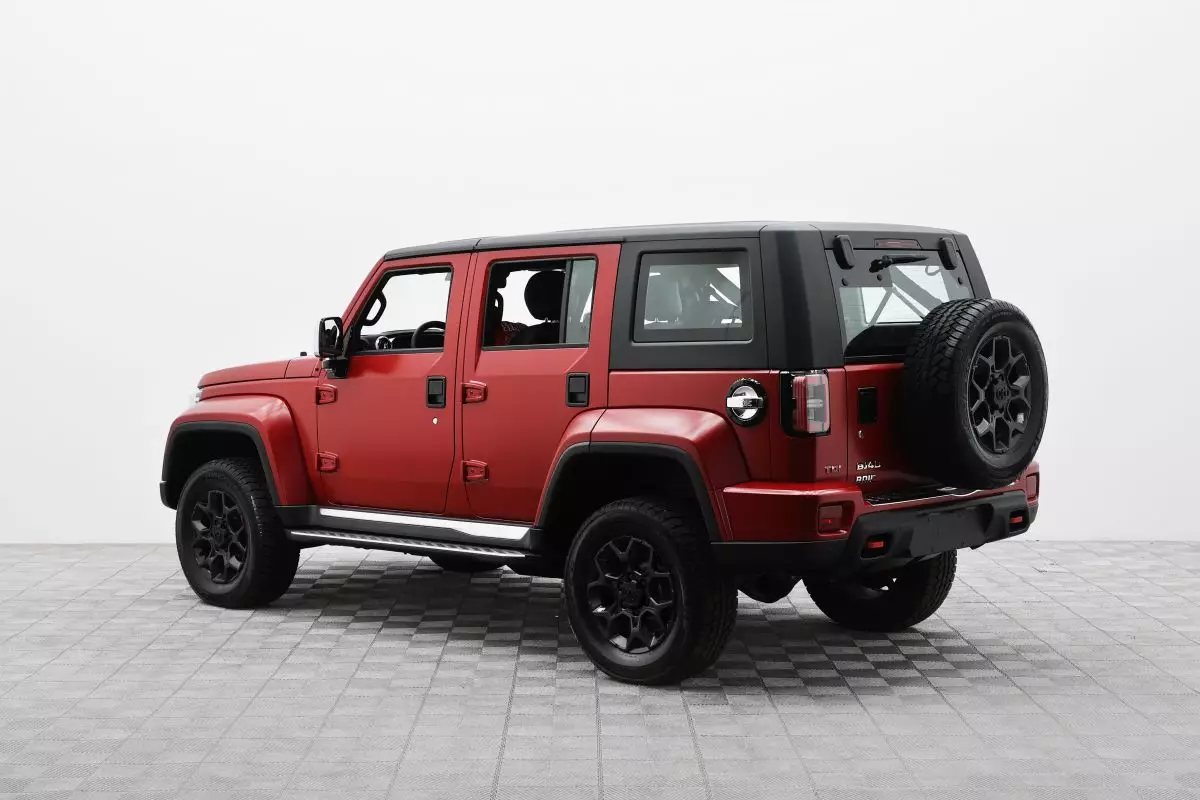 Автосалон: Baic BJ40