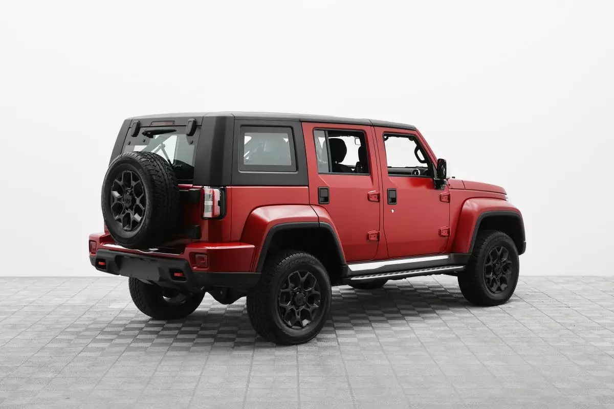 Автосалон: Baic BJ40