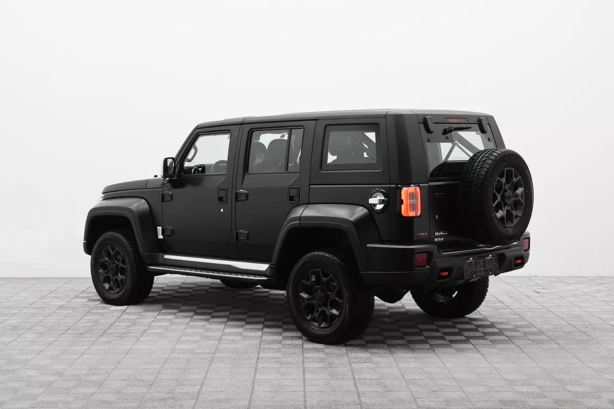 Автосалон: Baic BJ40