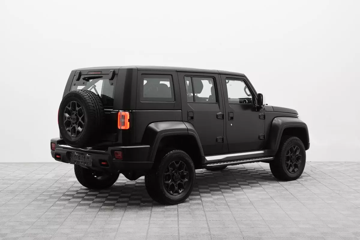 Автосалон: Baic BJ40