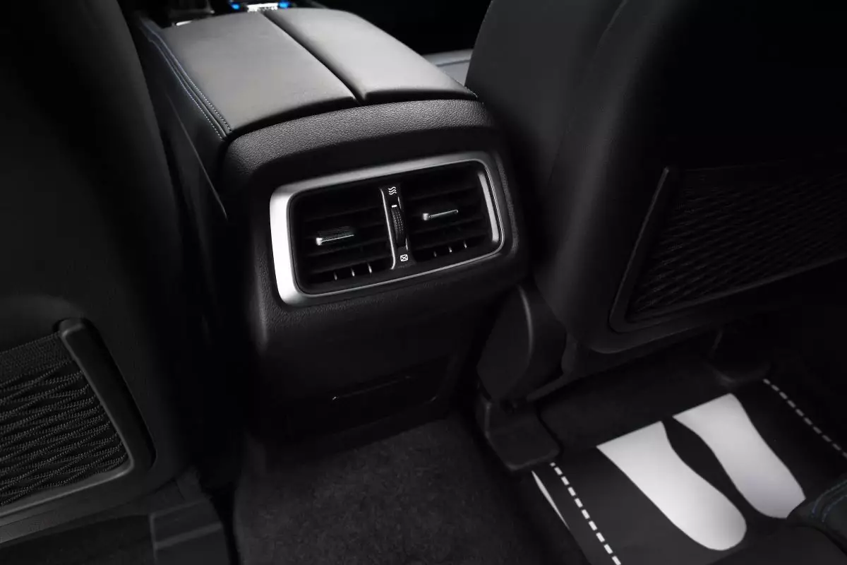Автосалон: Baic BJ40