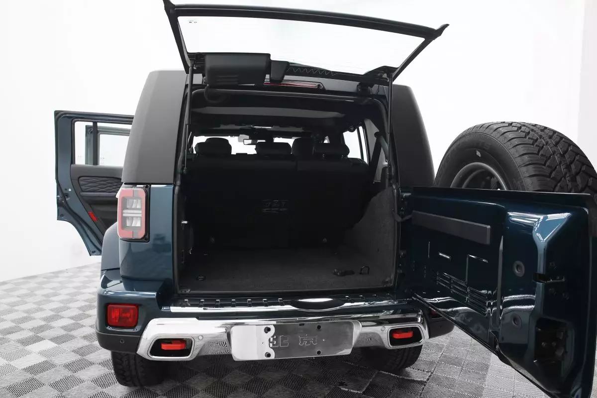 Автосалон: Baic BJ40