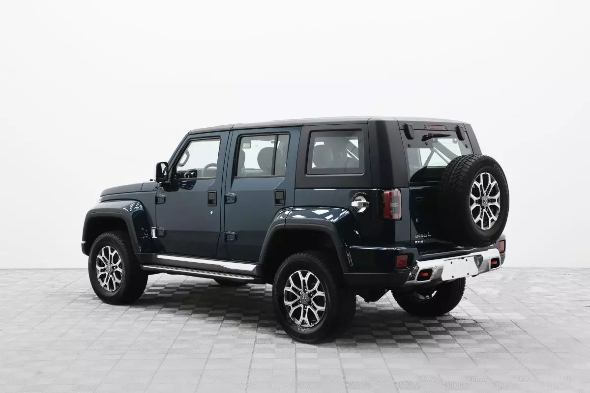 Автосалон: Baic BJ40