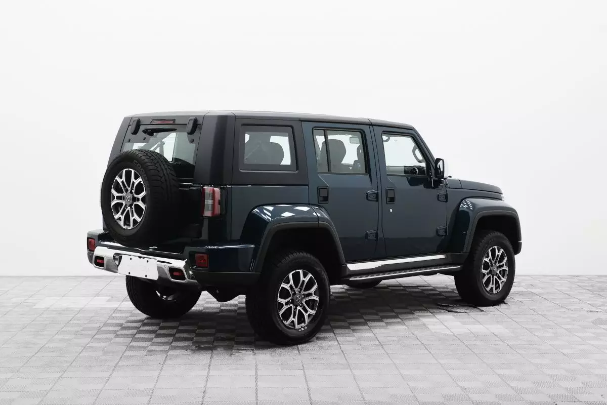 Автосалон: Baic BJ40