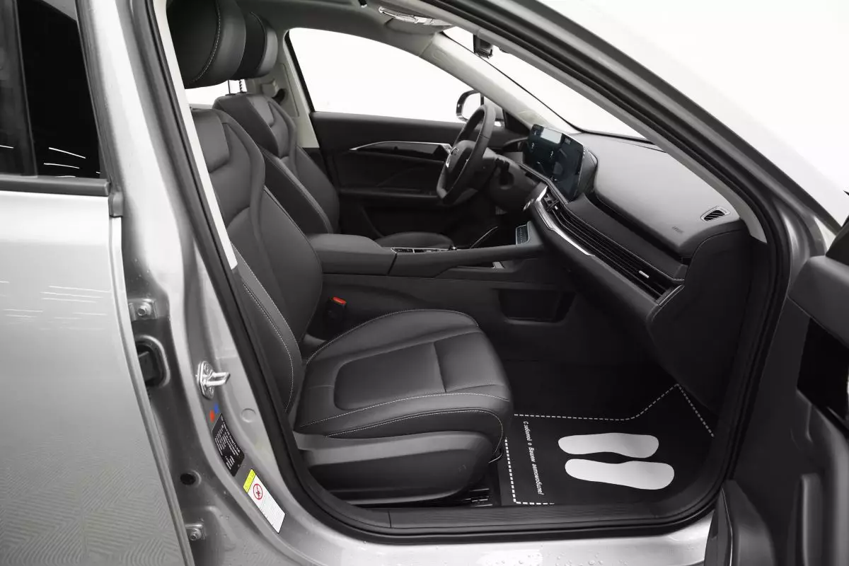 Автосалон: Bestune B70 New