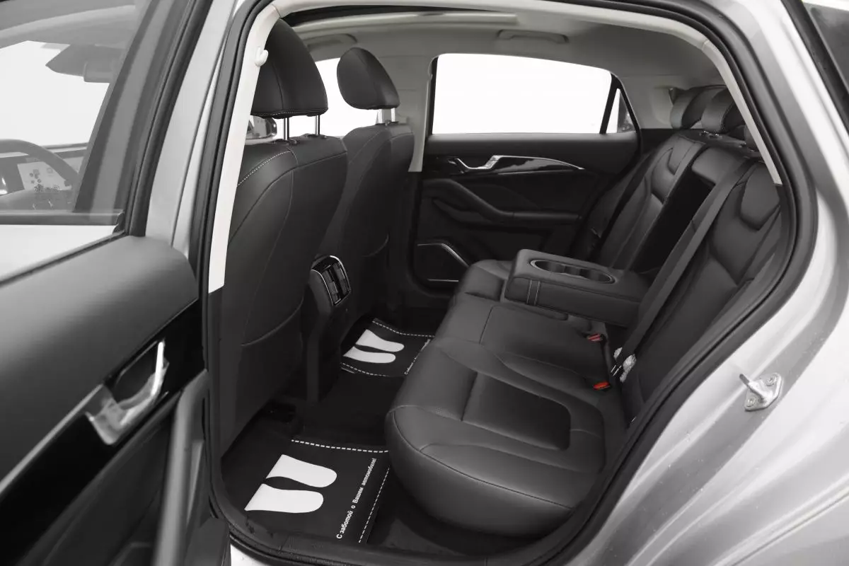 Автосалон: Bestune B70 New
