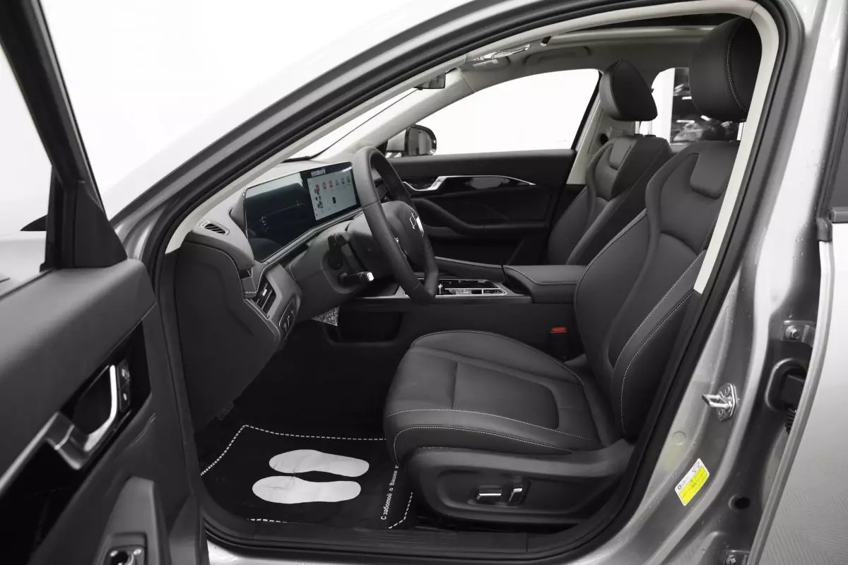 Автосалон: Bestune B70 New