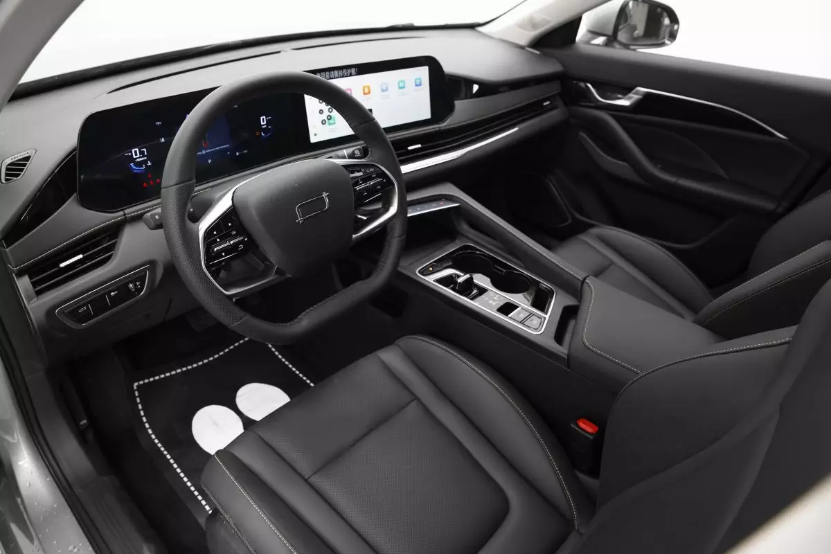 Автосалон: Bestune B70 New