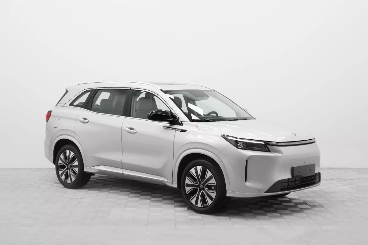 Автосалон: Evolute i-SPACE