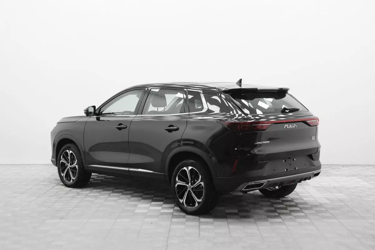 Автосалон: Dongfeng Huge