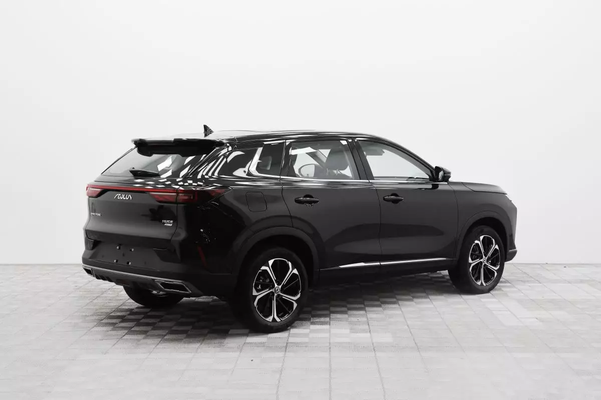 Автосалон: Dongfeng Huge