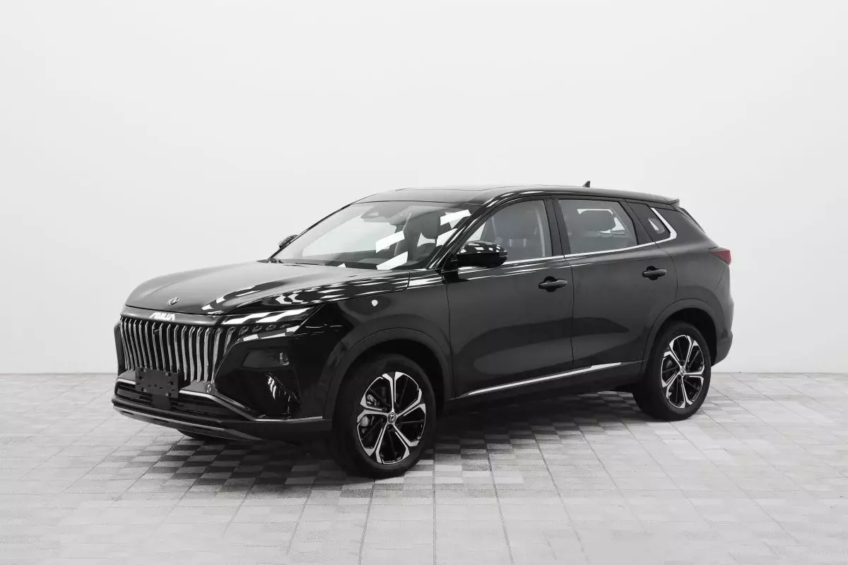 Автосалон: Dongfeng Huge