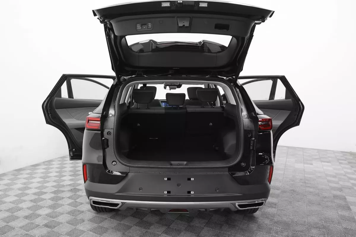 Автосалон: Dongfeng Huge