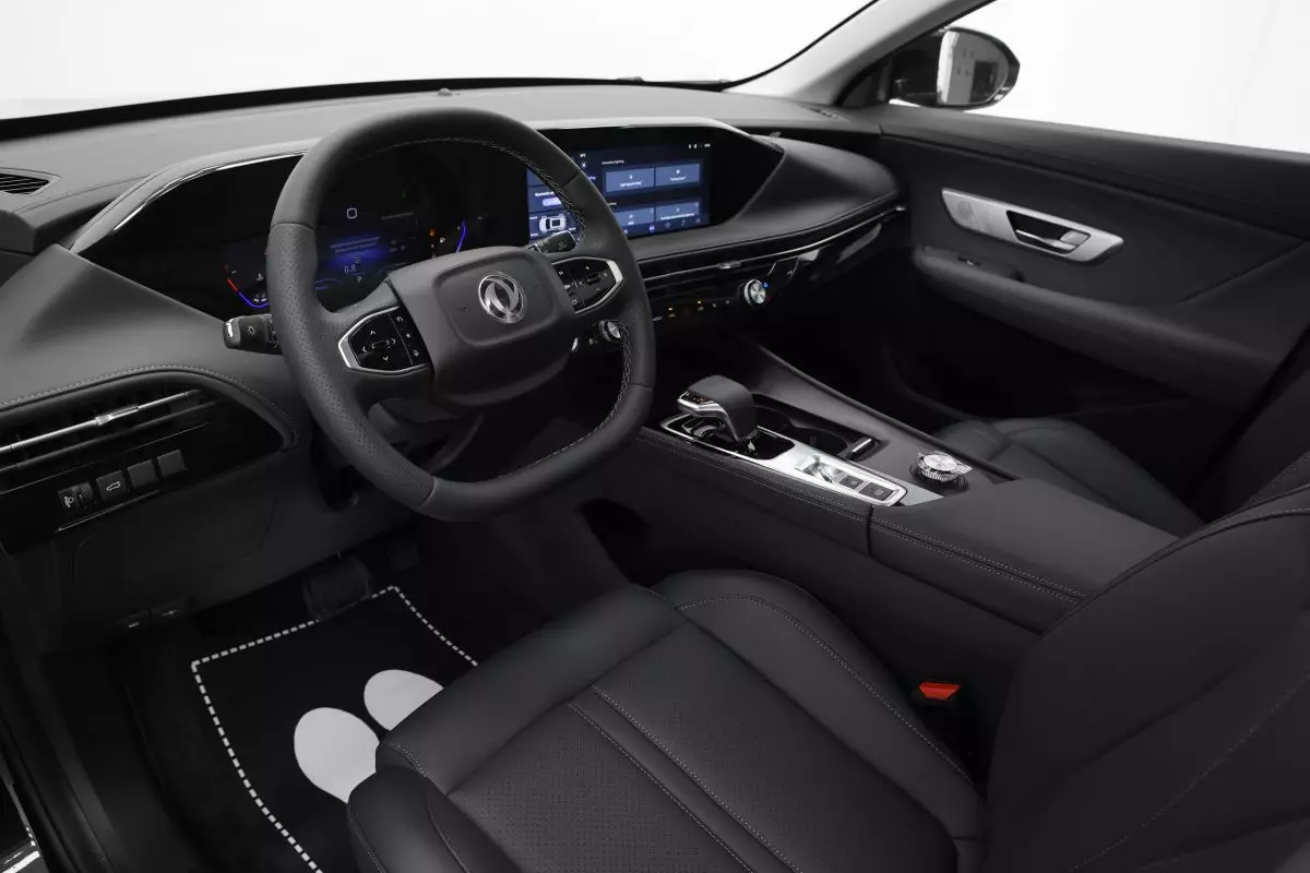 Автосалон: Dongfeng Huge