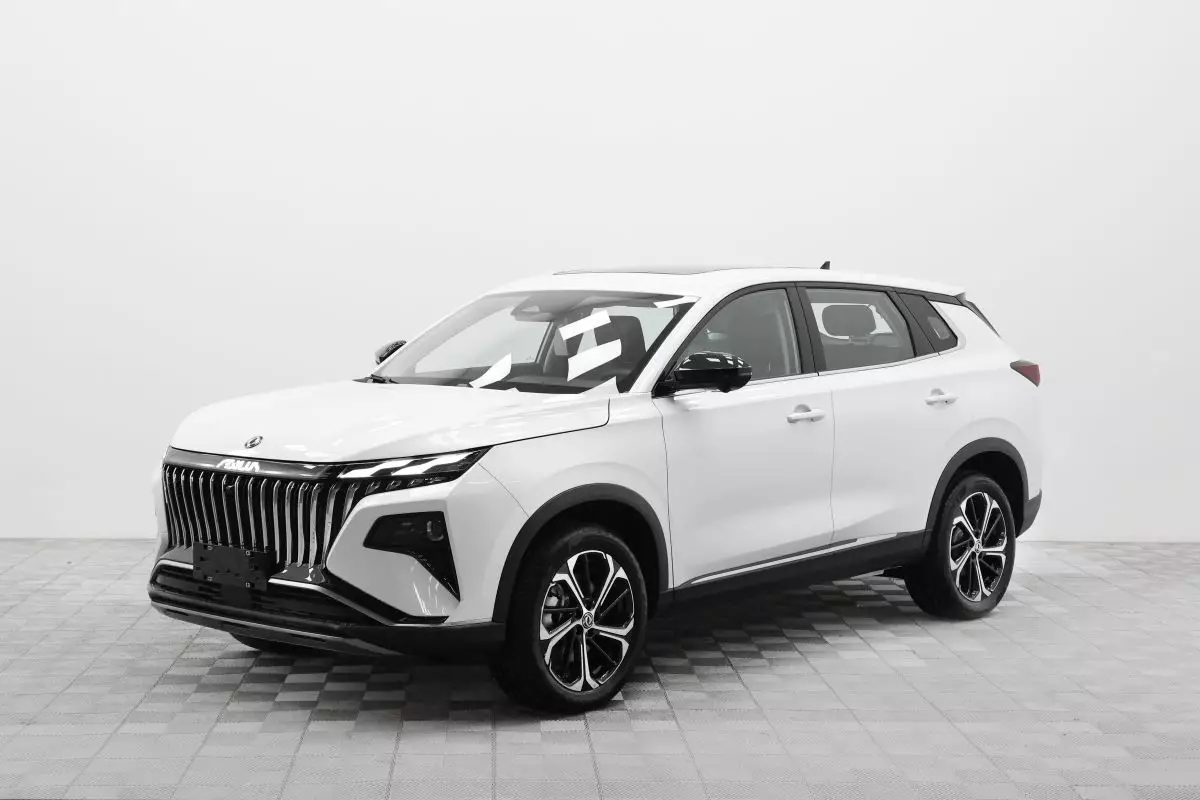 Автосалон: Dongfeng Huge