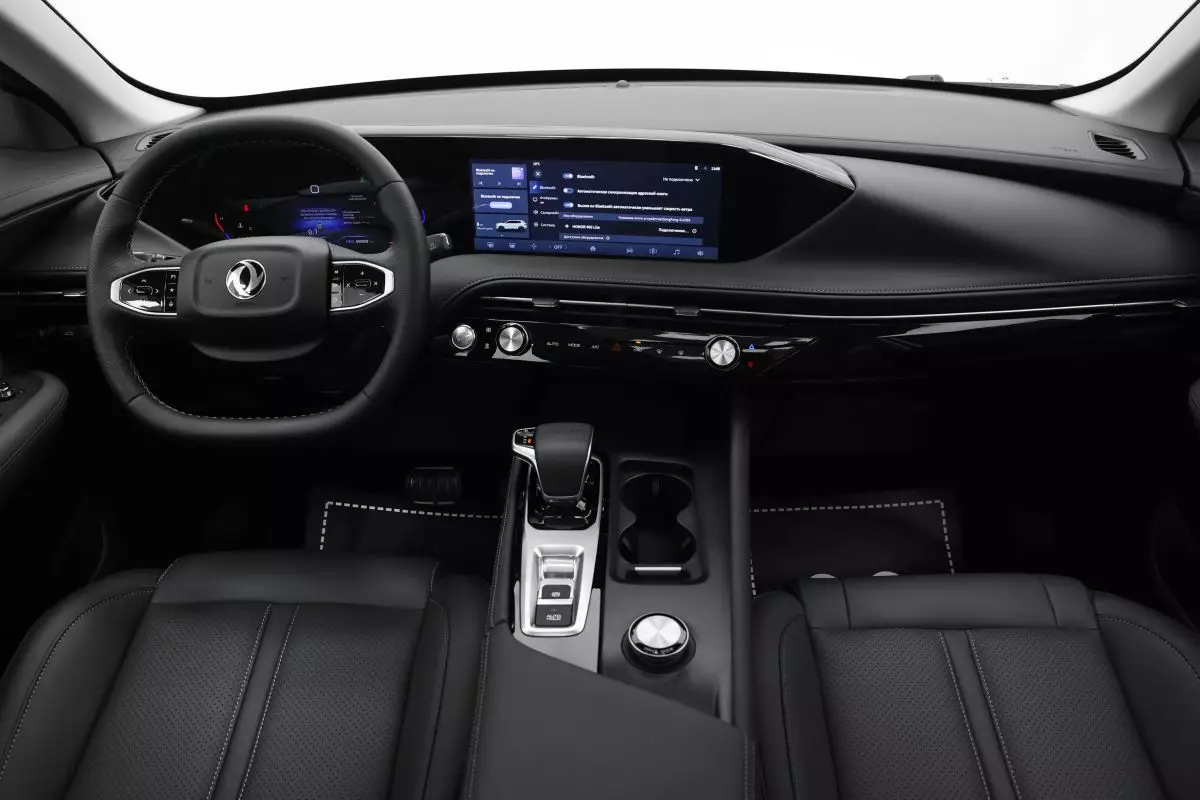 Автосалон: Dongfeng Huge