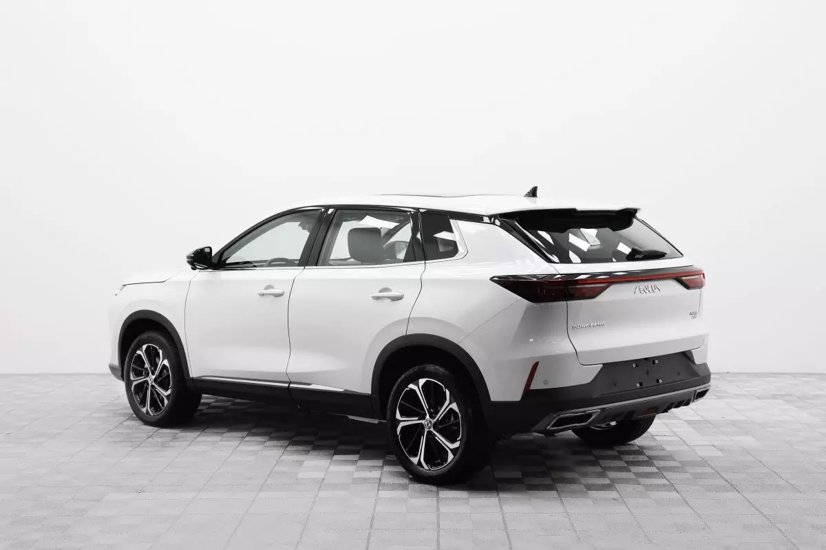 Автосалон: Dongfeng Huge