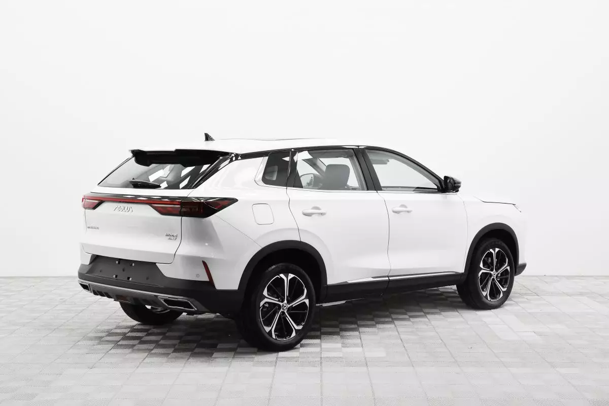 Автосалон: Dongfeng Huge