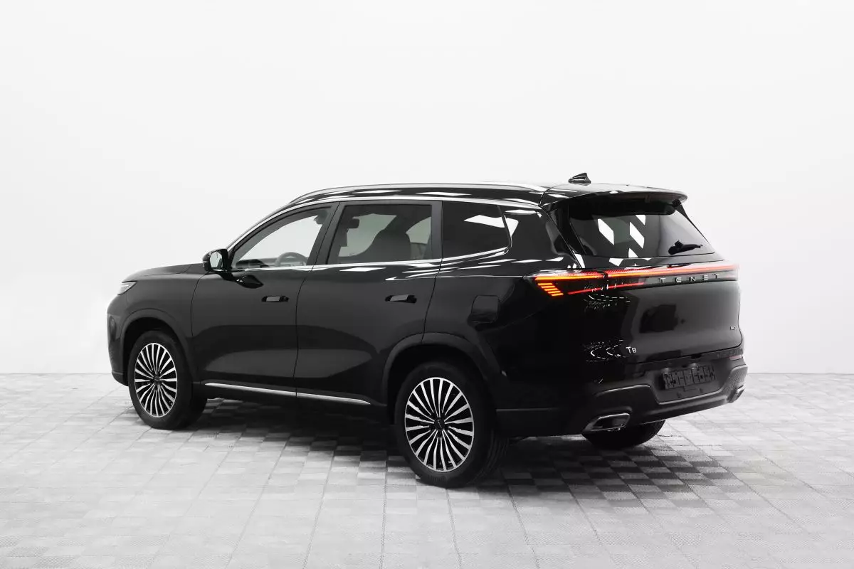 Автосалон: Tenet T8