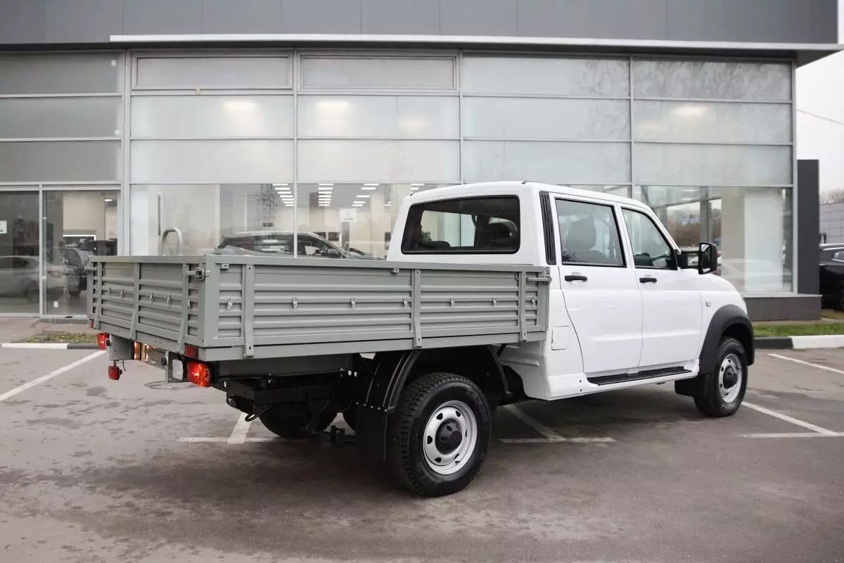 Автосалон: Uaz Профи Двухрядная кабина
