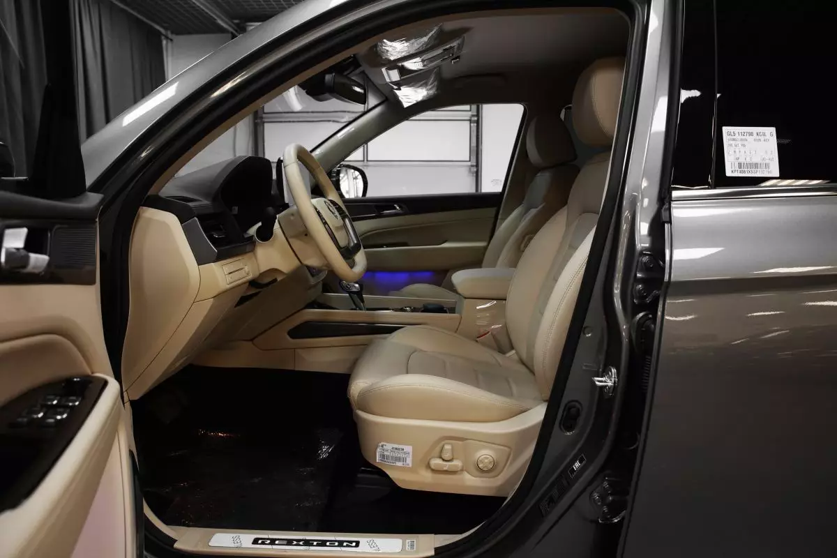 Автосалон: Kgm Rexton