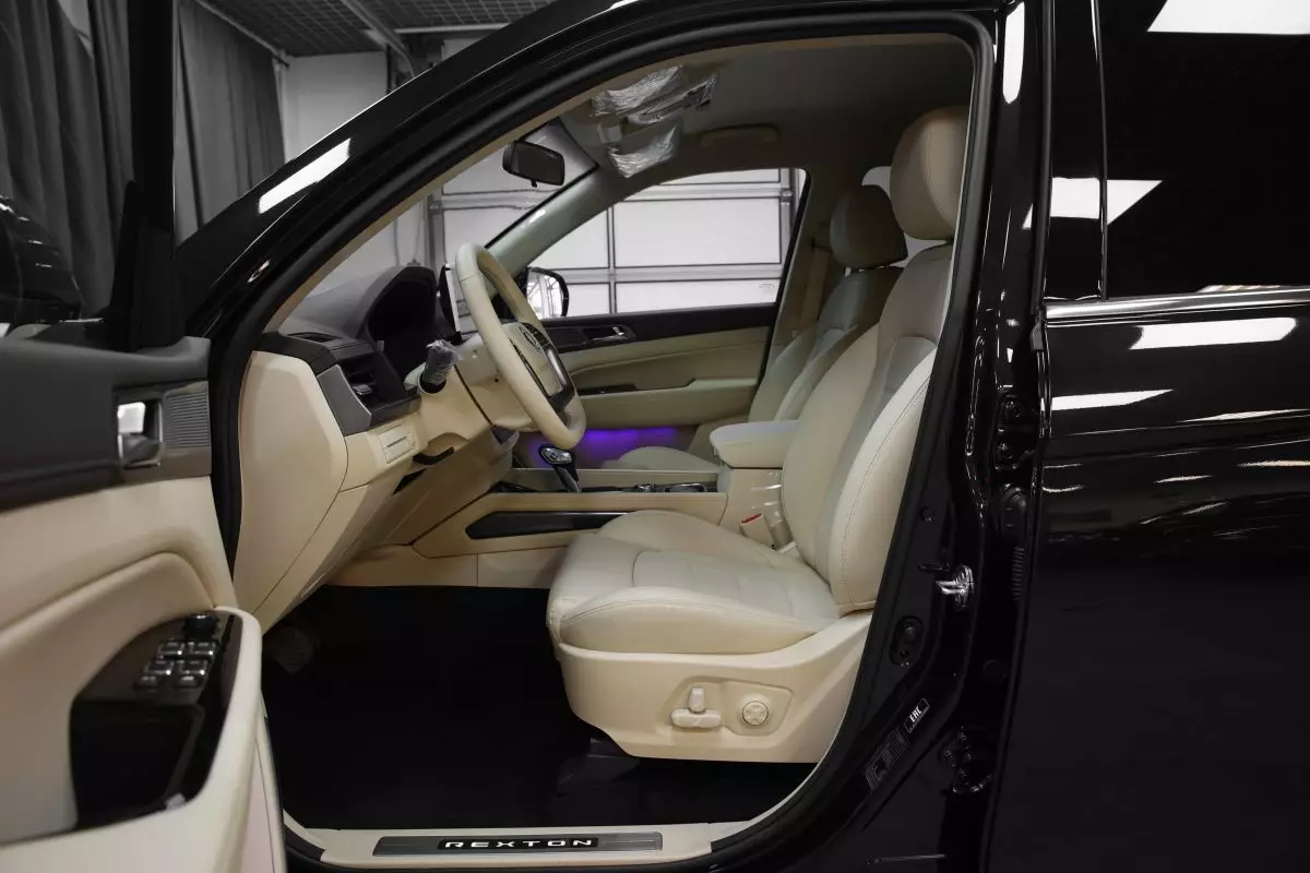 Автосалон: Kgm Rexton